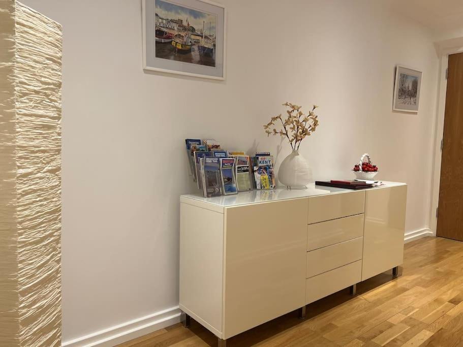 ברודסטיירס Sohot Stays-Garden Apt-Free Parking Ground Flr מראה חיצוני תמונה